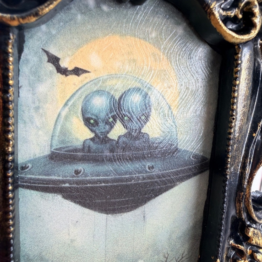 Handmade Alien UFO Decoupage Art Ornate Gothic Black Gold Resin Frame - Picture 6 of 6